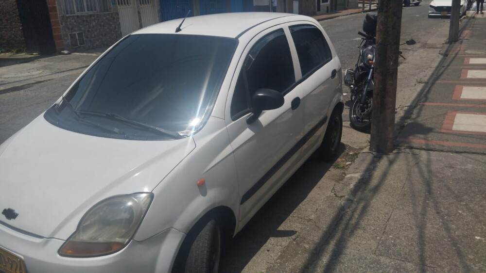 VENDO O PERMUTO CHEVROLET SPARK CRONOS