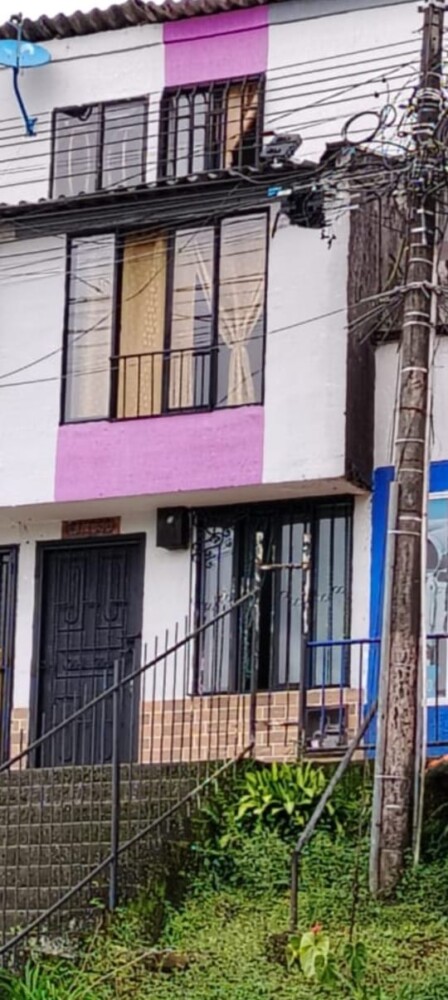 SE VENDE LA CASA DE ROSADO. EN D/DAS. BOSQUES DE LA ACUARELA ETAPA 4.