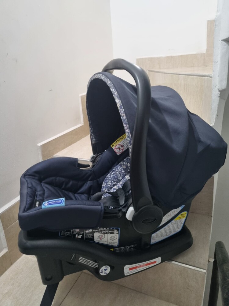 SE VENDE 2 sillas porta bebé, para carro