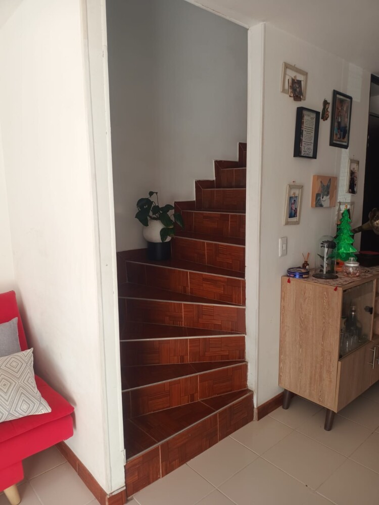SE VENDE HERMOSA CASA EN ALTAVISTA CUBA.