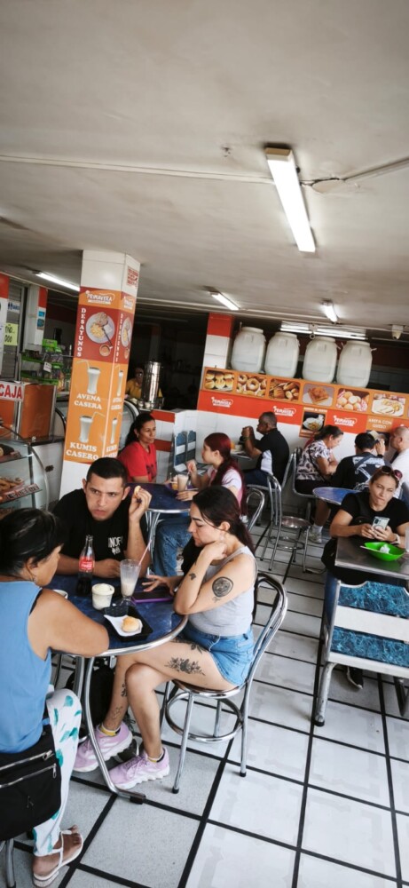 SE VENDE PANADERIA CRA 8 CON CL 30.