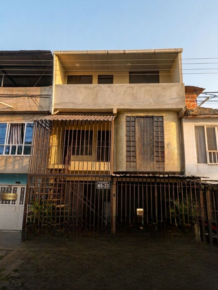 SE VENDE CASA BIFAMILIAR – BARRIO PARAÍSO