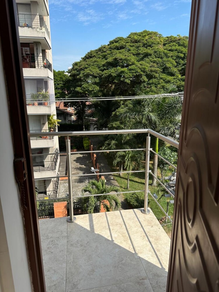 SE ALQUILA Apartamento Duplex B/ Las Mercedes