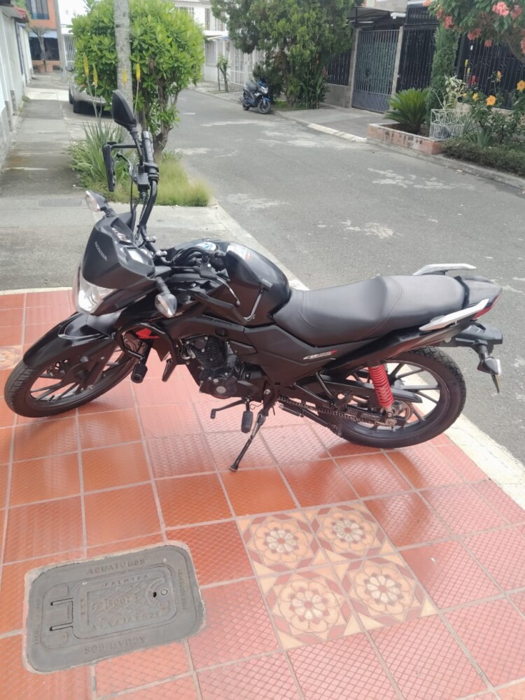 SE VENDE Moto CB 125, modelo 2024,