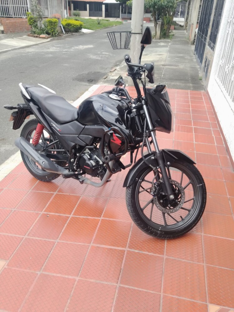 SE VENDE Moto CB 125, modelo 2024,