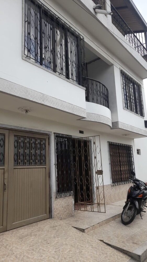CASA GRANDE EN BARRIO NUEVO