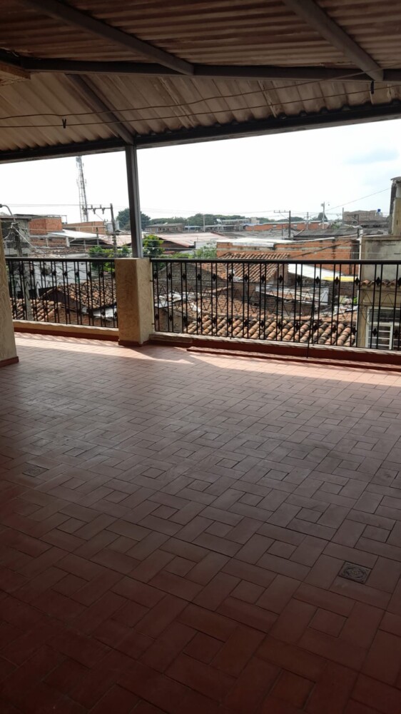 CASA GRANDE EN BARRIO NUEVO